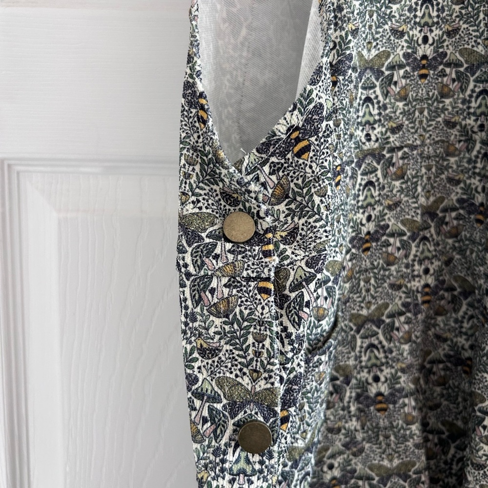 Bee Patterned Overall Dress - Picture 6 of 6